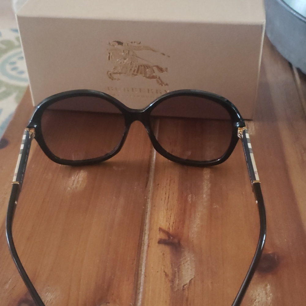 100% original Burberry sunglasses - Picture 3 of 4